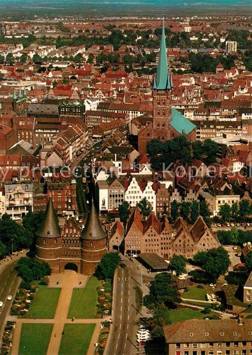 Luebeck Fliegeraufnahme Kirche