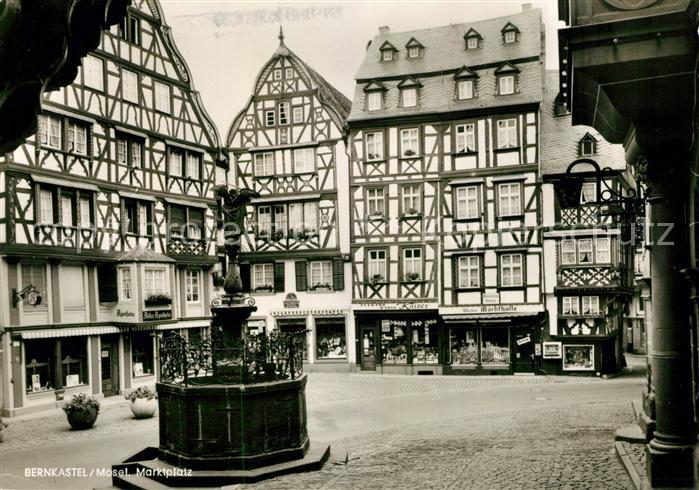 Bernkastel-Kues Marktplatz Brunnen