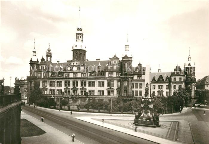 DRESDEN Elbe Sophienstrasse mit Residenzschloss und Wettinobelisk