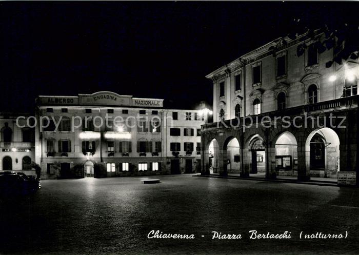 Chiavenna Piazza Bertacchi Nacht
