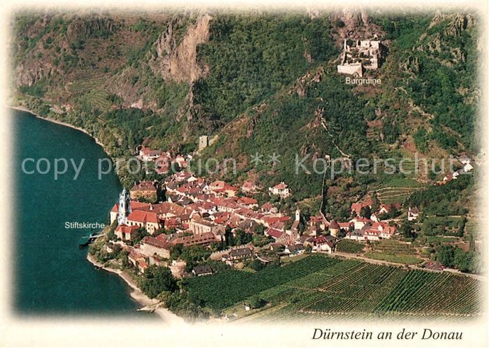 Duernstein Wachau Fliegeraufnahme mit Stiftskirche und Burgruine