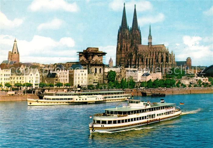 Motorschiffe Koeln am Rhein Rheinufer Dom