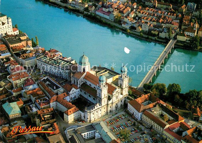 Passau Fliegeraufnahme Dreifluessestadt Brueckenpartie am Inn Residenzplatz Dom