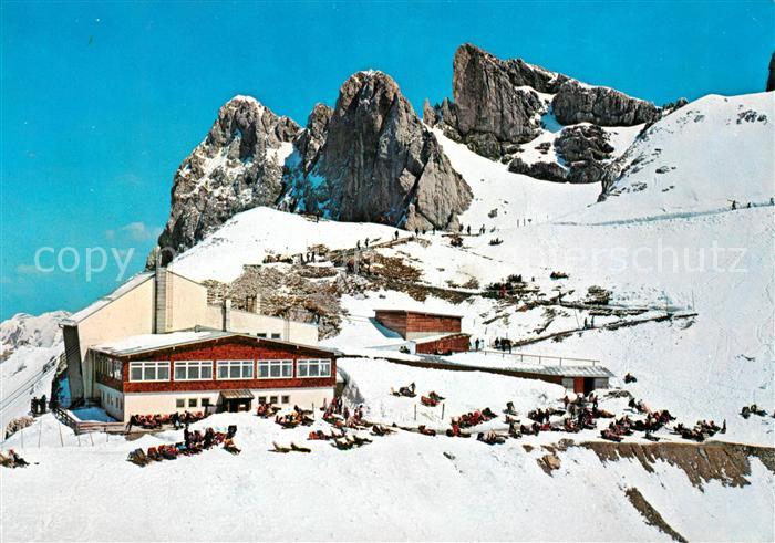 Mittenwald Bayern Karwendelgebirge mit Bergstation und Sonnenhang Fliegeraufnahm