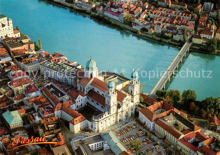 Passau Fliegeraufnahme Residenzplatz Dom Innbruecke