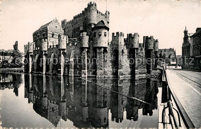 Gand Belgien Chateau des Comtes vue de la Rue de Bruges Schloss Wasserspiegelung