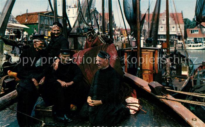 Volendam Maenner Trachten Fischkutter