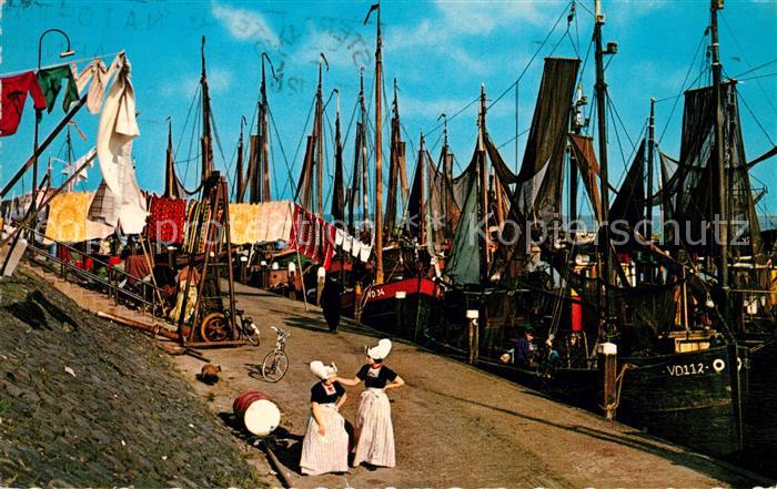 Volendam Fischerhafen Fischkutter Trachten