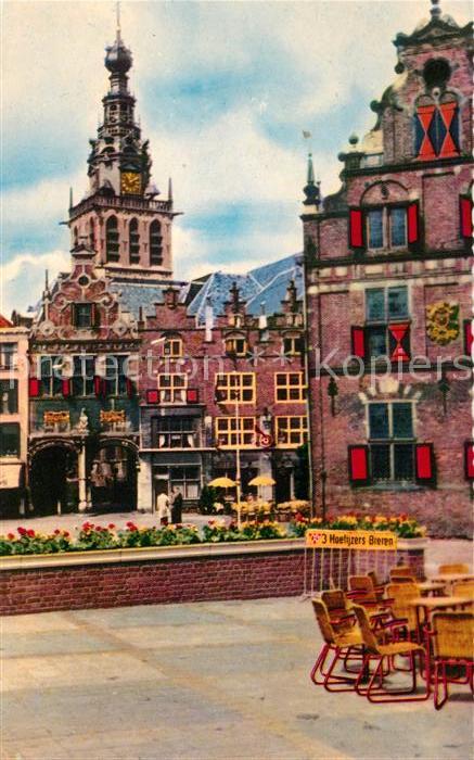 Nijmegen Grote Markt met Waaggebouw en St Stevenstoren