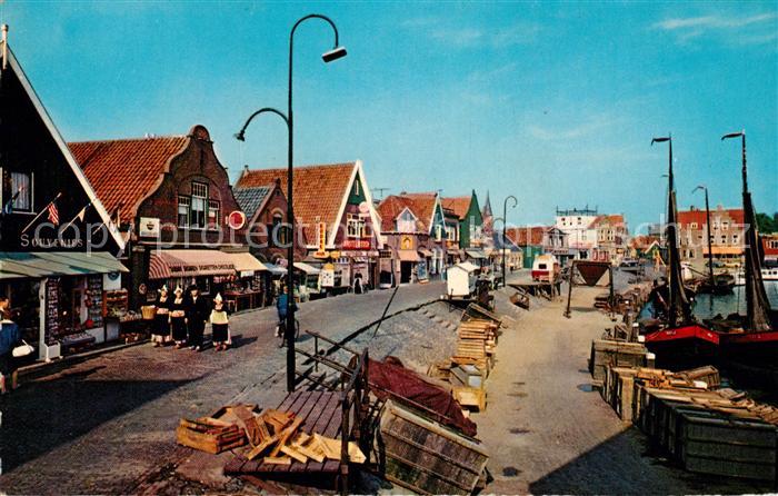 Volendam Uferstrasse am Hafen Ladengeschaefte