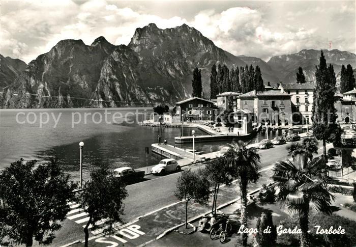 Torbole Lago di Garda Uferstrasse am Gardasee Hafen Alpen