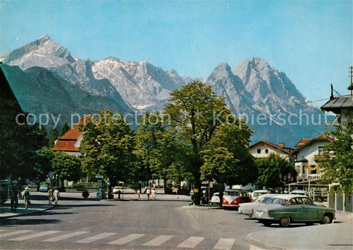 GARMISCH-PARTENKIRCHEN Bayern Marktplatz mit Alpspitze Hoellental Zugspitze Wett