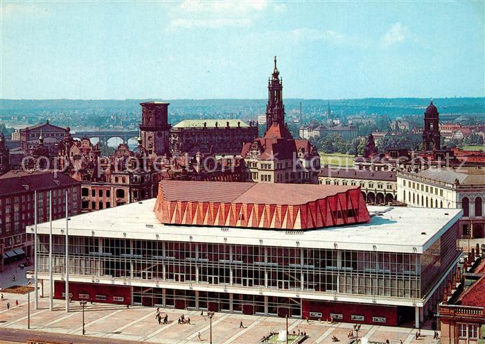 DRESDEN Elbe Stadtpanorama Blick von der Kreuzkirche zum Kulturpalast