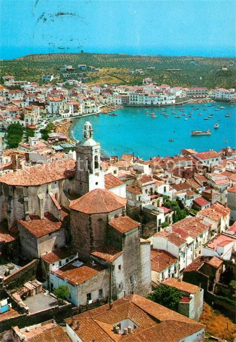 Cadaques Stadtbild mit Kirche Hafen Fliegeraufnahme