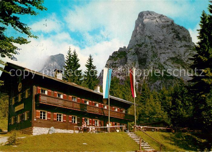 Kaisertal Hans Bergerhaus gegen Kleine Halt und Totenkirchl Wilder Kaiser Kaiser