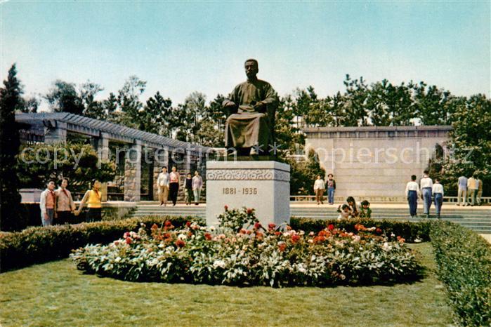 Shanghai Tomb of Lu Hsun Grabstaette Statue