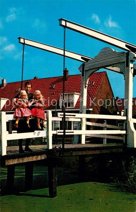 Marken Hebebruecken Trachtenmaedchen