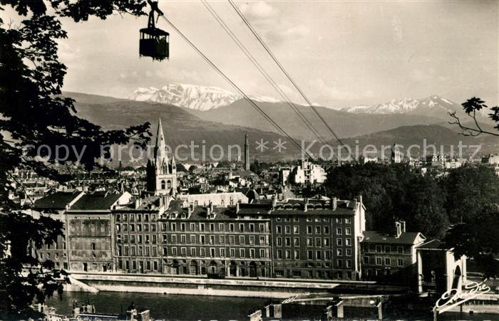 Grenoble Teleferique de la Bastille au fond le Taillefer Alpes