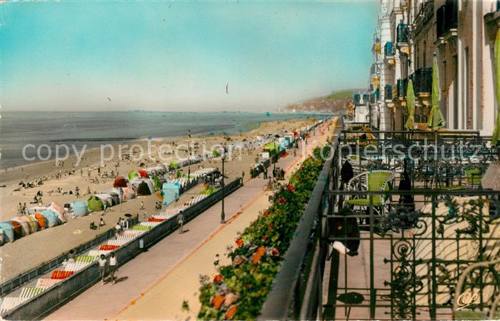 Cabourg La Digue et la plage vues du Grand Hote