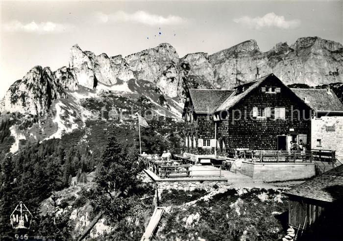 Erfurterhuette Berghaus gegen Dalfazerkamm Rofangebirge