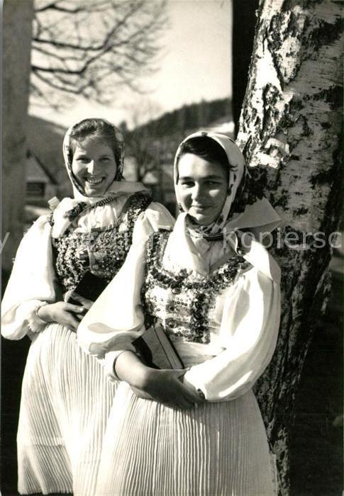 Lendak Maedchen im Tatravorland Volkstracht