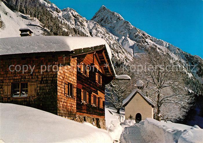 Gerstruben Bergdorf mit Blick zum Hoefats Allgaeuer Alpen im Winter