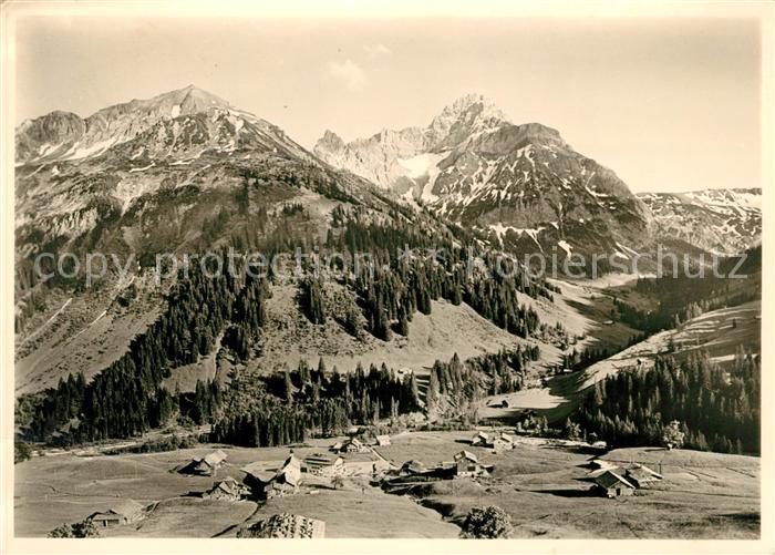Baad Mittelberg Kleinwalsertal Panorama mit Baerenkopf Widderstein und Hochalppa