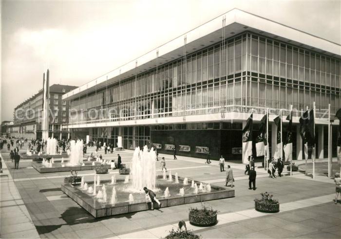 DRESDEN Elbe Kulturpalast Wasserspiele