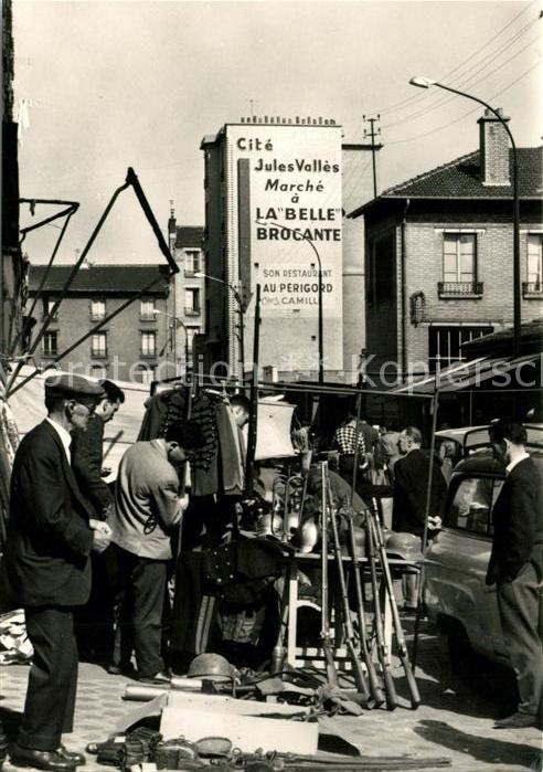 Paris Marche de puces a la peripherie de la ville