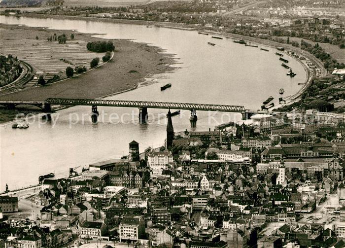 Duesseldorf Fliegeraufnahme mit Rheinufer