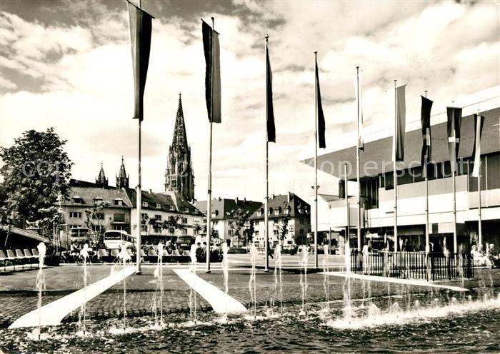 Freiburg Breisgau Karlsplatz Muenster Kongresshaus Wasserspiele Fahnen