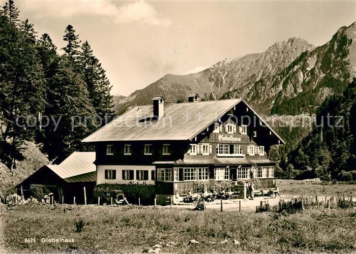 Sonthofen Oberallgaeu Giebelhaus Berggasthof mit Rauhhorn im Hintersteiner Tal A
