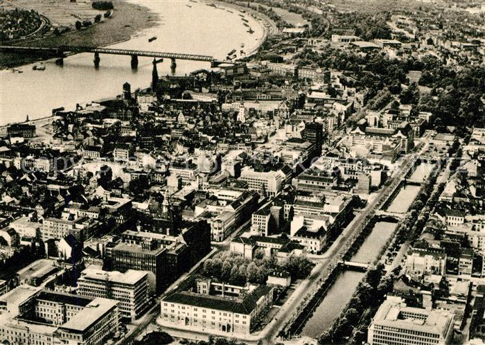 Duesseldorf Blick auf Koenigsallee und Rhein Fliegeraufnahme