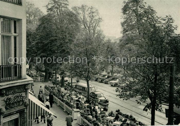 Duesseldorf Terrasse auf der Koe Strassencafe Koenigsallee