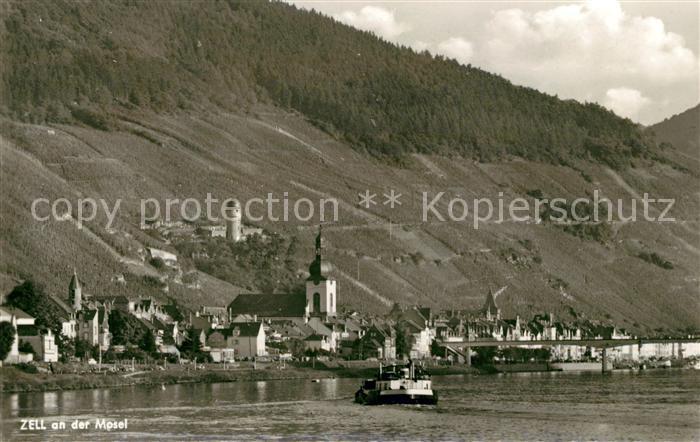 Zell Mosel Blick ueber die Mosel Dampfer