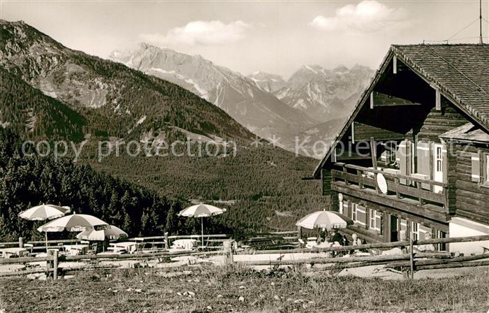 Berchtesgaden Rossfeldskihuette Berchtesgadener Alpen Blick zum Kehlsteinhaus un