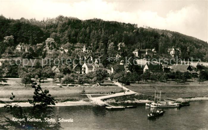 Rathen Saechsische Schweiz Blick ueber die Elbe Bootsanleger