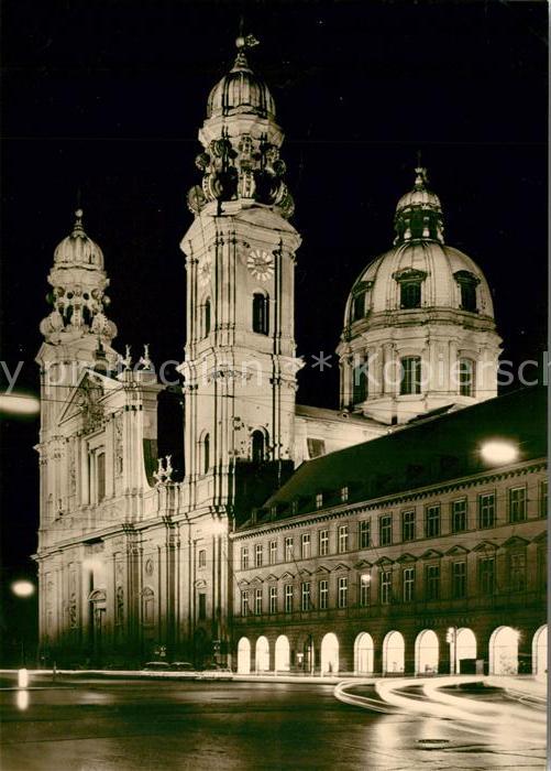 Muenchen Theatinerkirche Nachtaufnahme