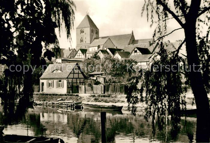 Plau See Partie an der Elde mit Blick zur Kirche