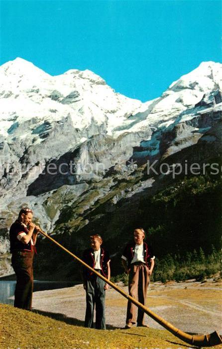Alphorn Alphornblaeser Berner Oberland