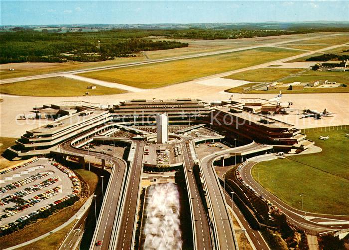 Flughafen Airport Aeroporto Koeln Bonn Fluggast-Abfertigungsgebaeude Fliegeraufn