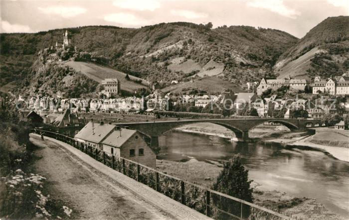 Cochem Mosel Uferweg an der Mosel Blick zur Reichsburg