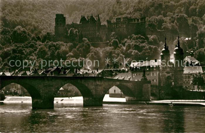 Heidelberg Neckar Morgensonne ueber Bruecke und Schloss