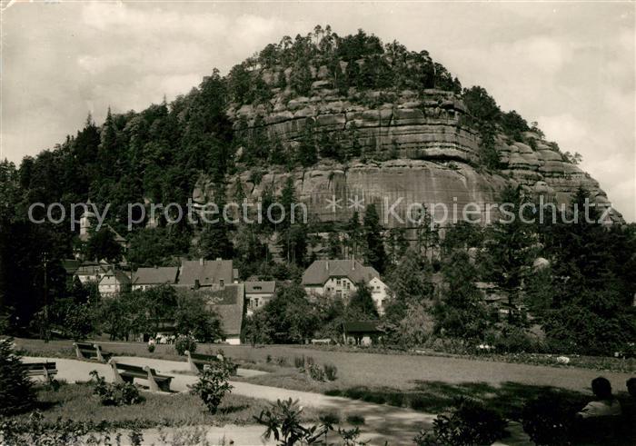 Oybin Sachsen Teilansicht mit Berg Oybin und Kirche Zittauer Gebirge