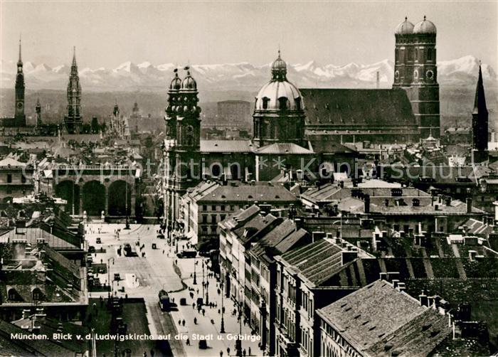 Muenchen Blick von der Ludwigskirche auf Stadt und Gebirge