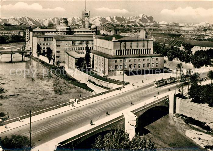 Muenchen Deutsches Museum mit Ludwigsbruecke ueber die Isar Alpenkette Fliegerau