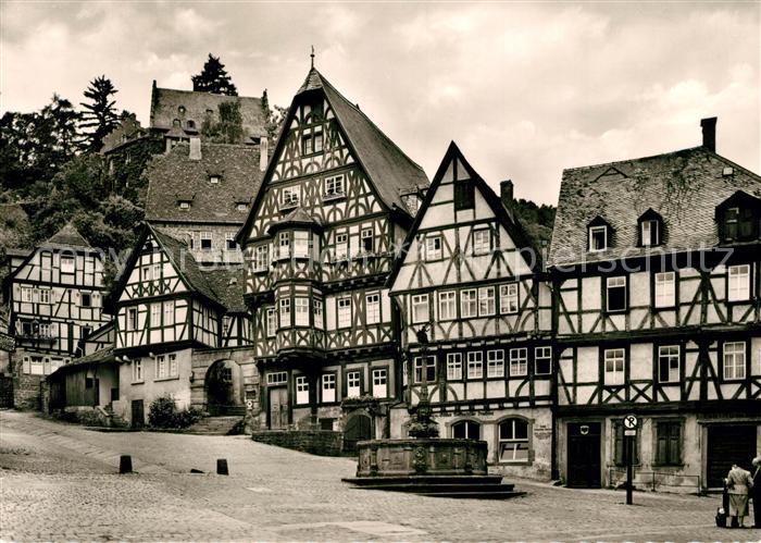 Miltenberg Main Marktplatz Schnatterloch Fachwerkhaeuser Brunnen
