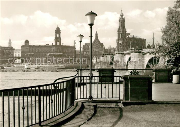 DRESDEN Elbe Blick zur Bruehlschen Terrasse und Kathedrale Elbebruecke