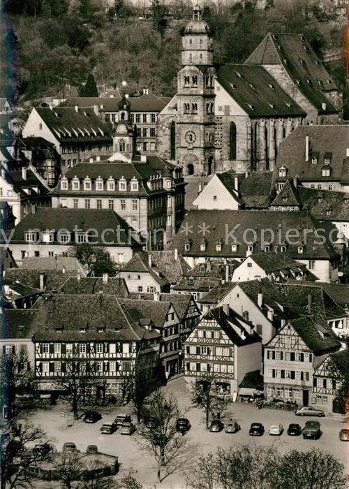 Schwaebisch Hall Mittelalterlicher Stadtkern Haalplatz Rathaus Michaelskirche
