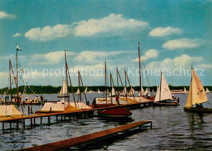 BERLIN  DE Havelpartie Bootssteg Segelboote